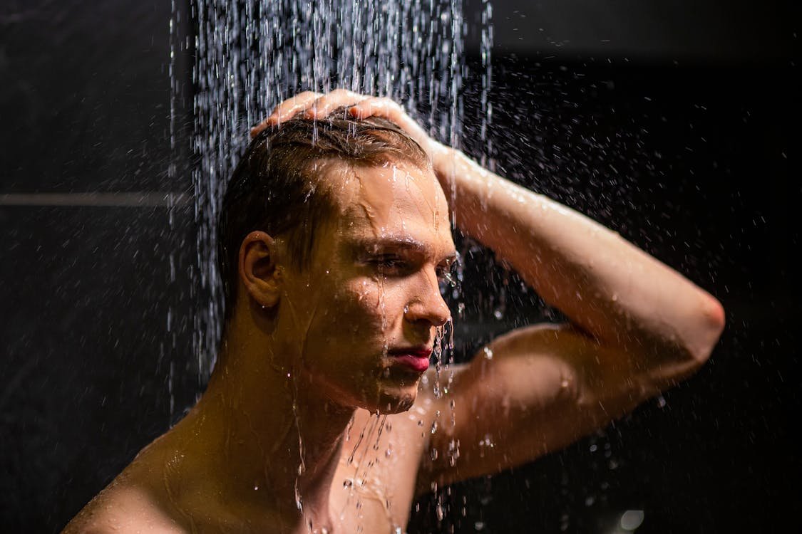 Men’s Grooming Checklist For The Morning Cold Shower