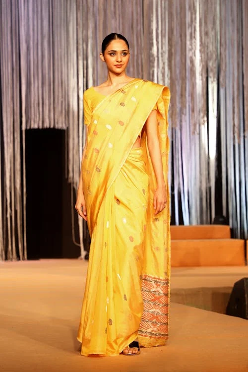 Saree with a Modern Touch: Fusion Styles